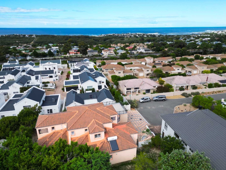 5 Bedroom Property for Sale in Chanteclair Western Cape